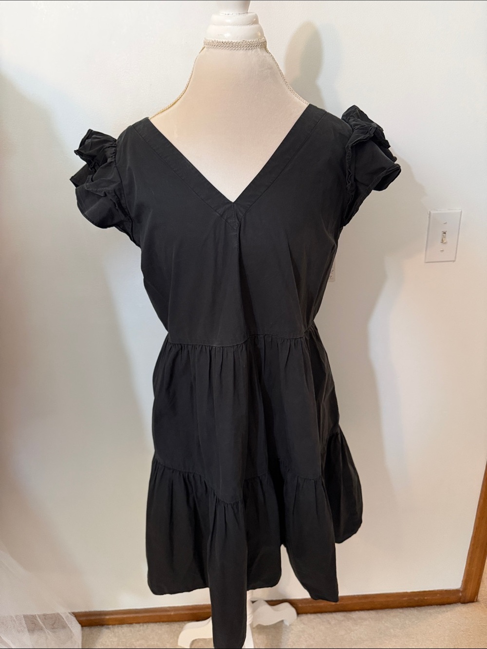 Gibson Latimer Black V-Neck Ruffle Sleeve Women’s dress SZ LG